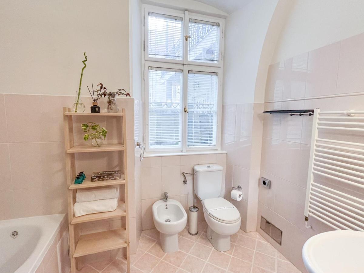 Best Price & Location - Historic Square Residency Praag Buitenkant foto