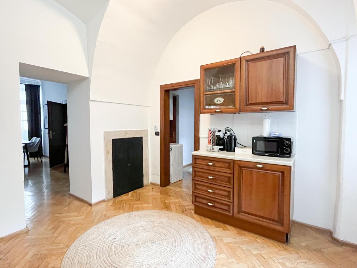 Best Price & Location - Historic Square Residency Praag Buitenkant foto